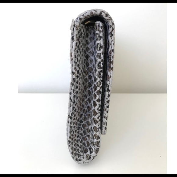 Elliott Lucca• Snakeskin Textured Crossbody bag - Picture 3 of 5